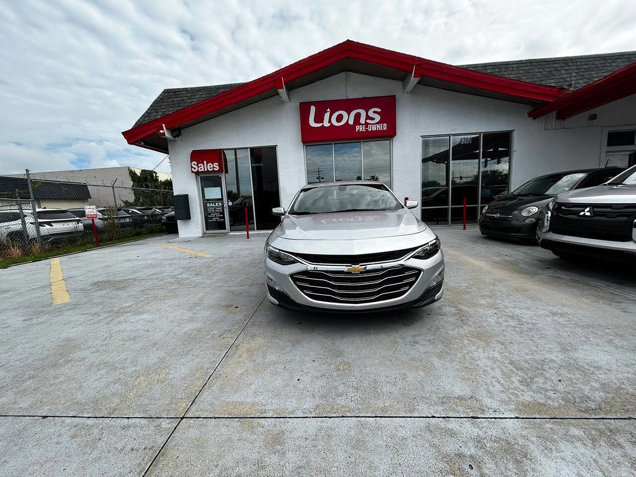Used 2022 Chevrolet Malibu LT FWD image 1
