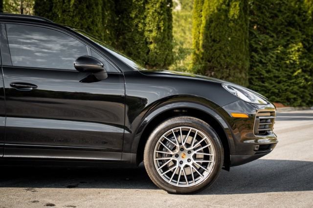 Used 2023 Porsche Cayenne Platinum Edition image 14