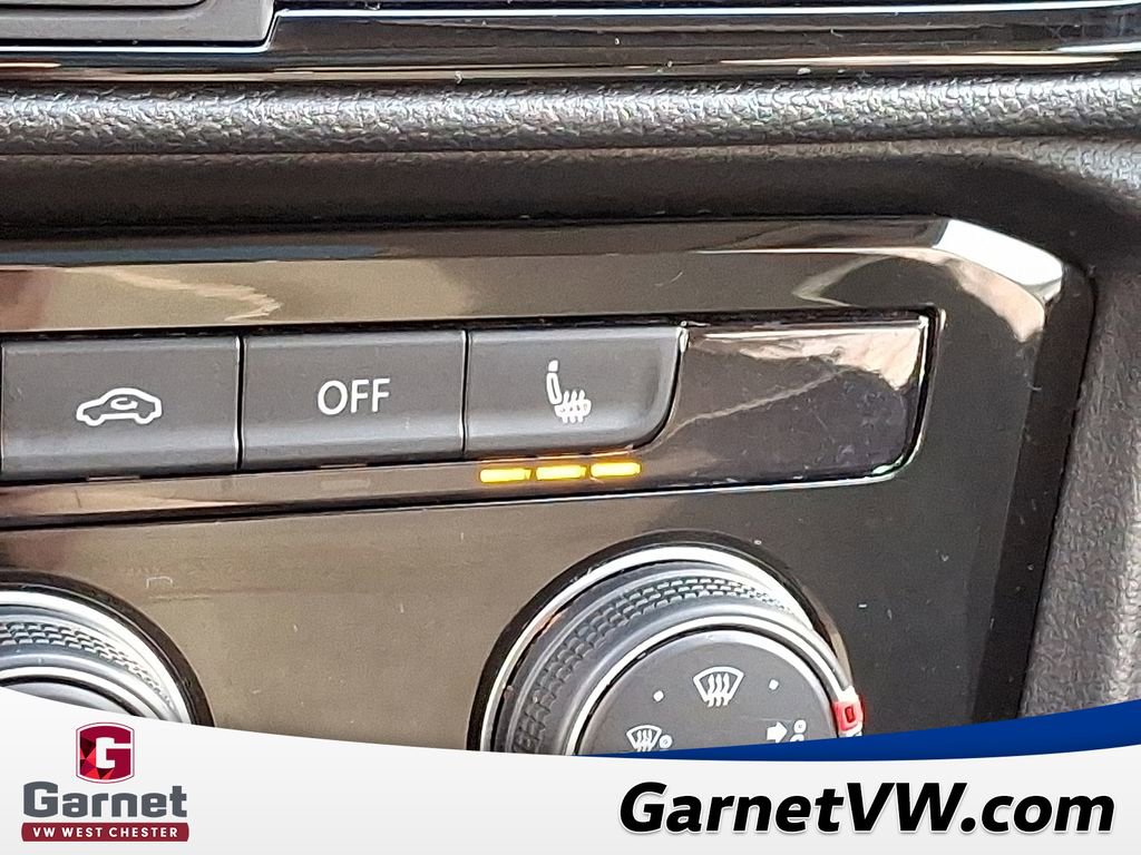 Certified 2023 Volkswagen Taos SE w/ Panoramic Sunroof Package image 25