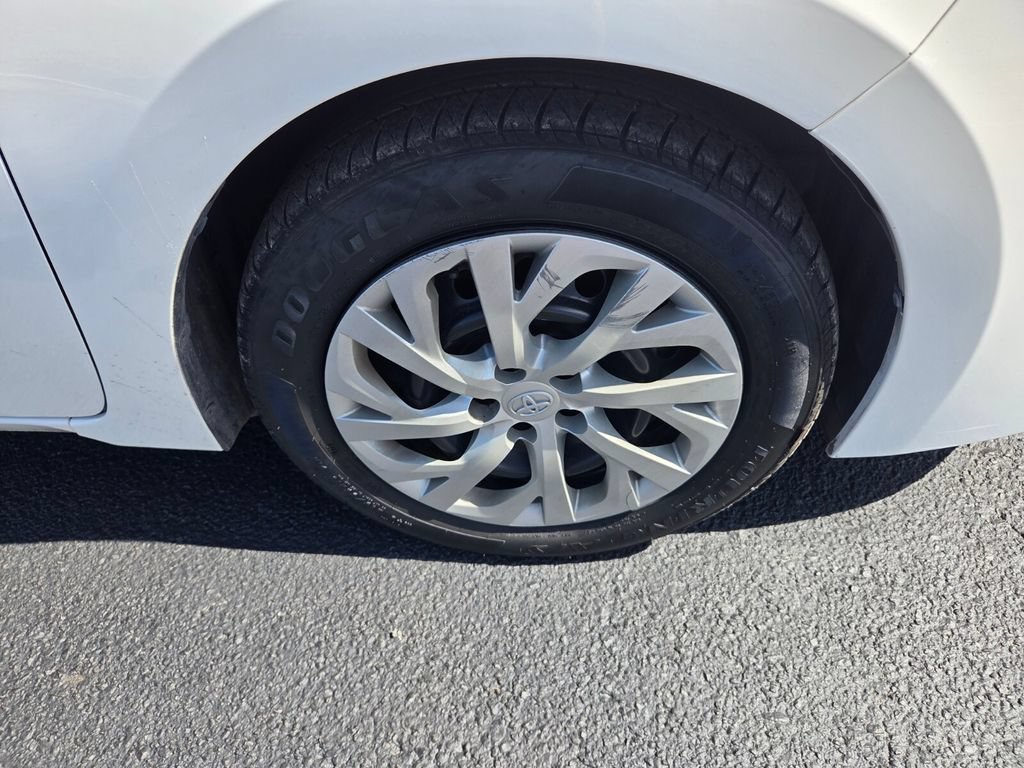 Used 2019 Toyota Corolla LE FWD image 17