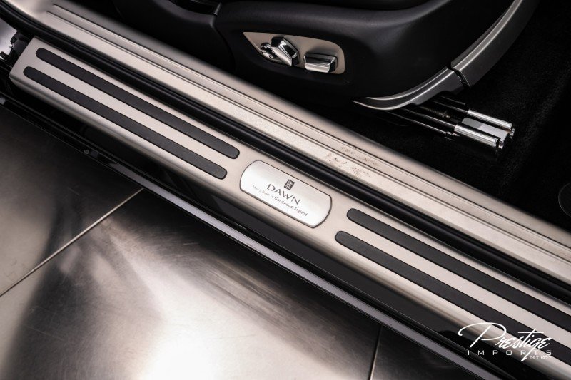 Used 2018 Rolls-Royce Dawn image 42