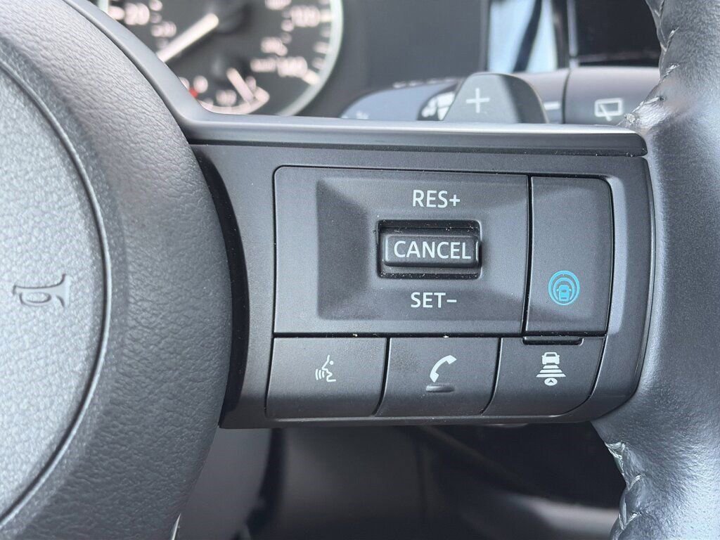 Certified 2025 Nissan Pathfinder SV image 24