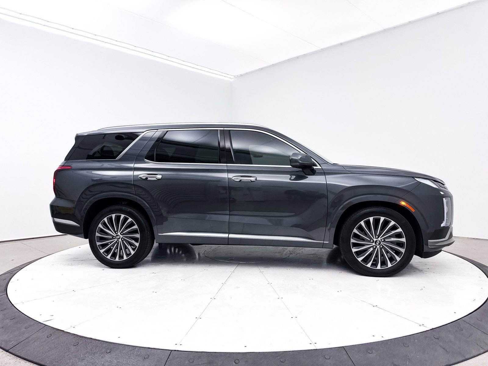 Used 2025 Hyundai Palisade Calligraphy image 42