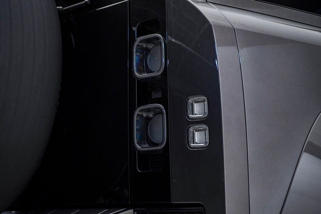 Used 2025 Land Rover Defender 110 image 12