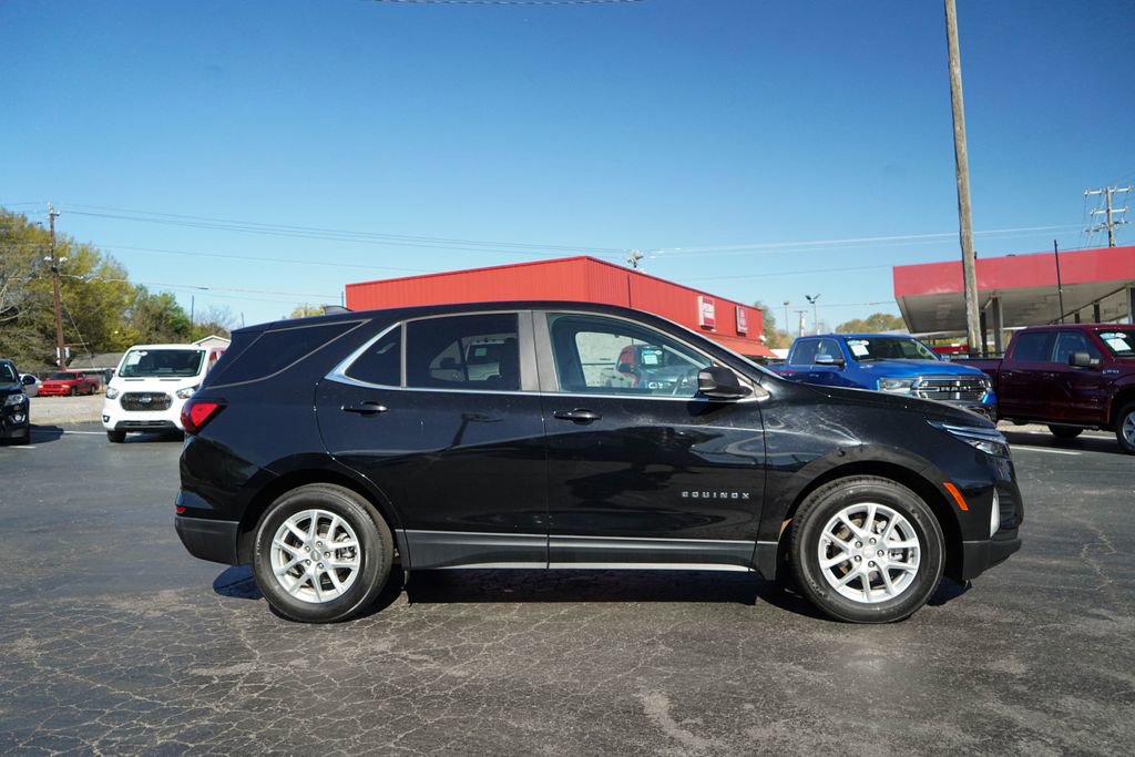 Used 2023 Chevrolet Equinox LT w/ Driver Convenience Package image 2