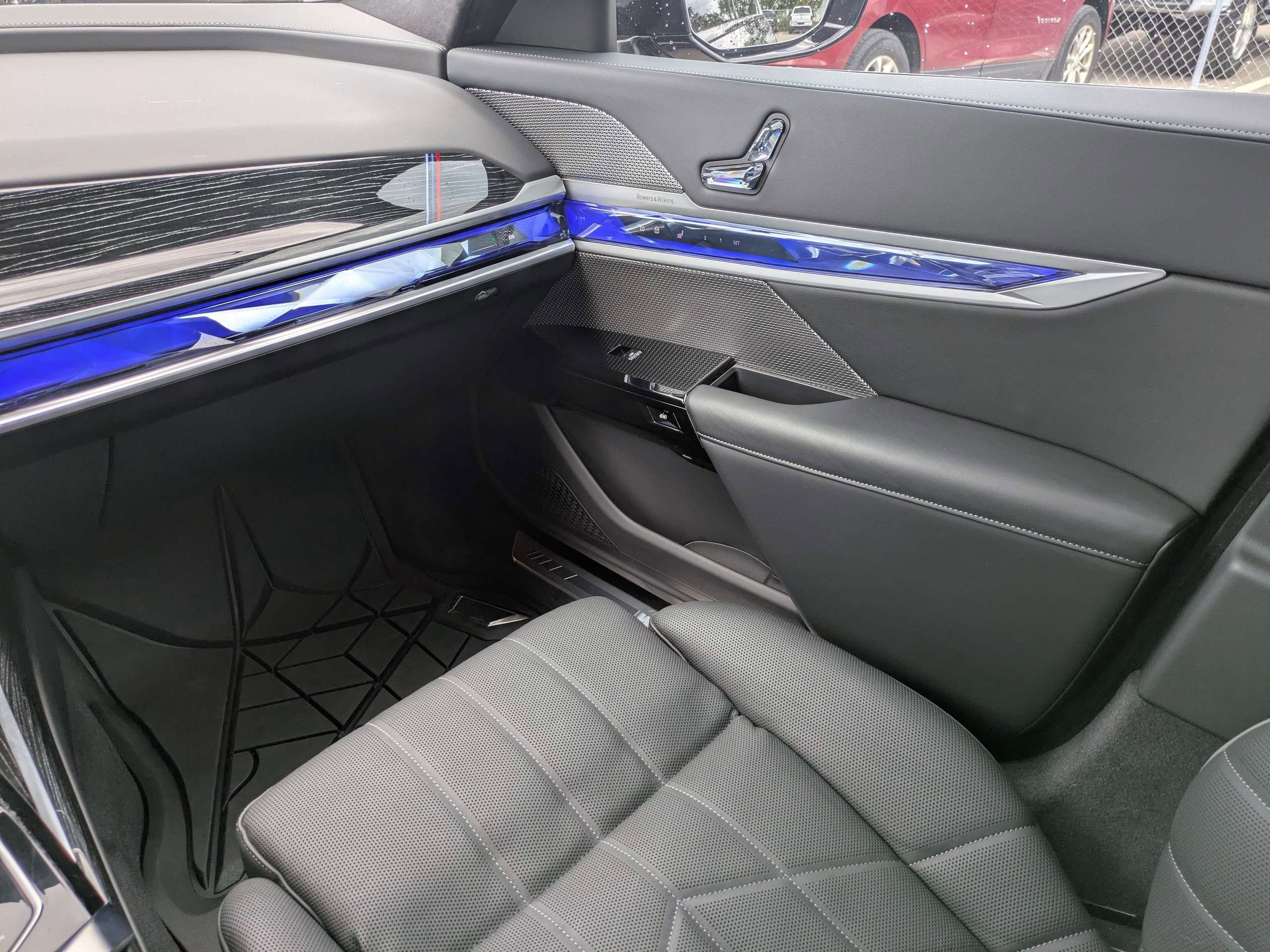Used 2025 BMW 740i w/ Executive Package RWD image 15