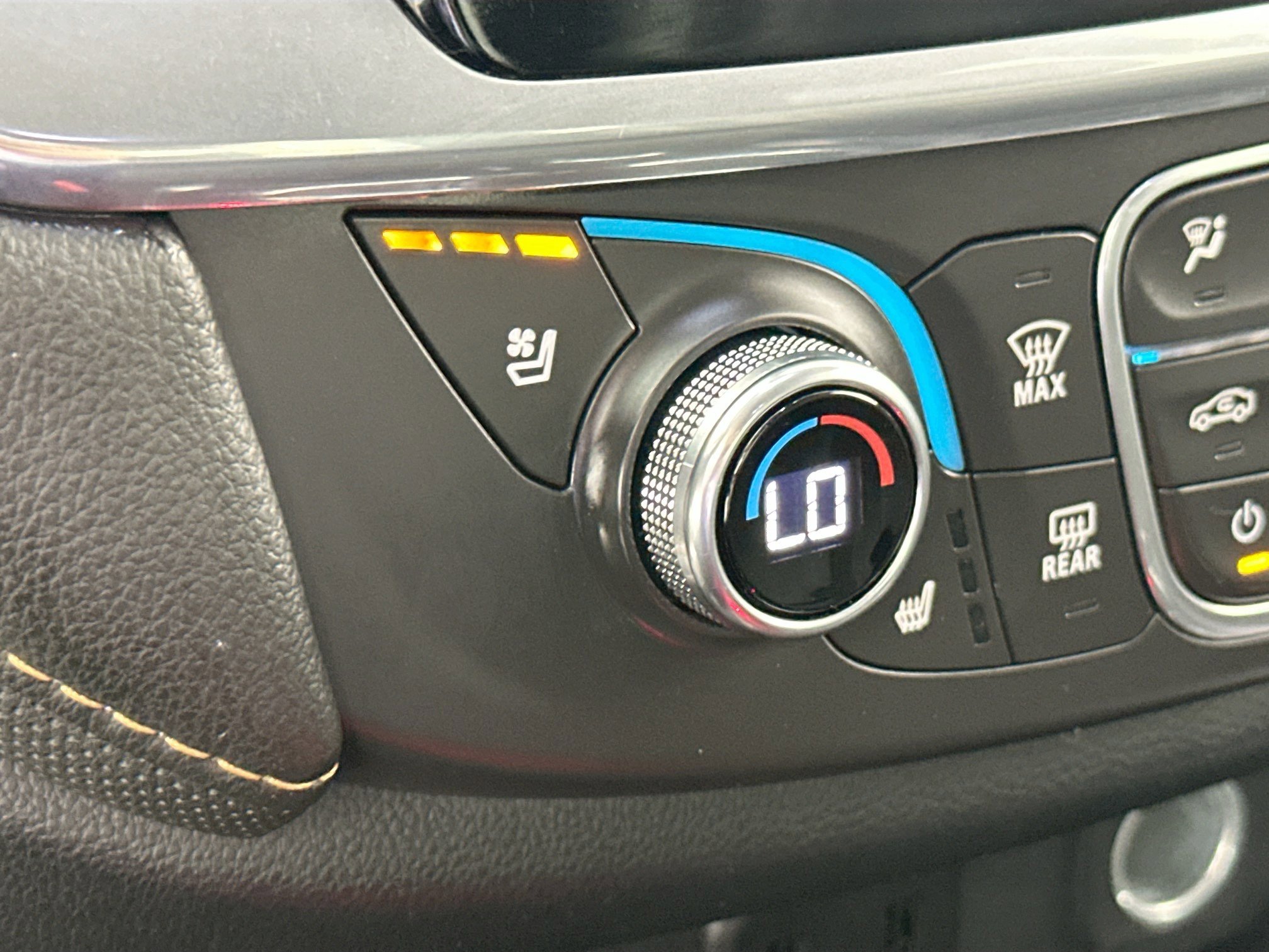 Used 2019 Chevrolet Traverse Premier w/ Driver Confidence II Package image 21