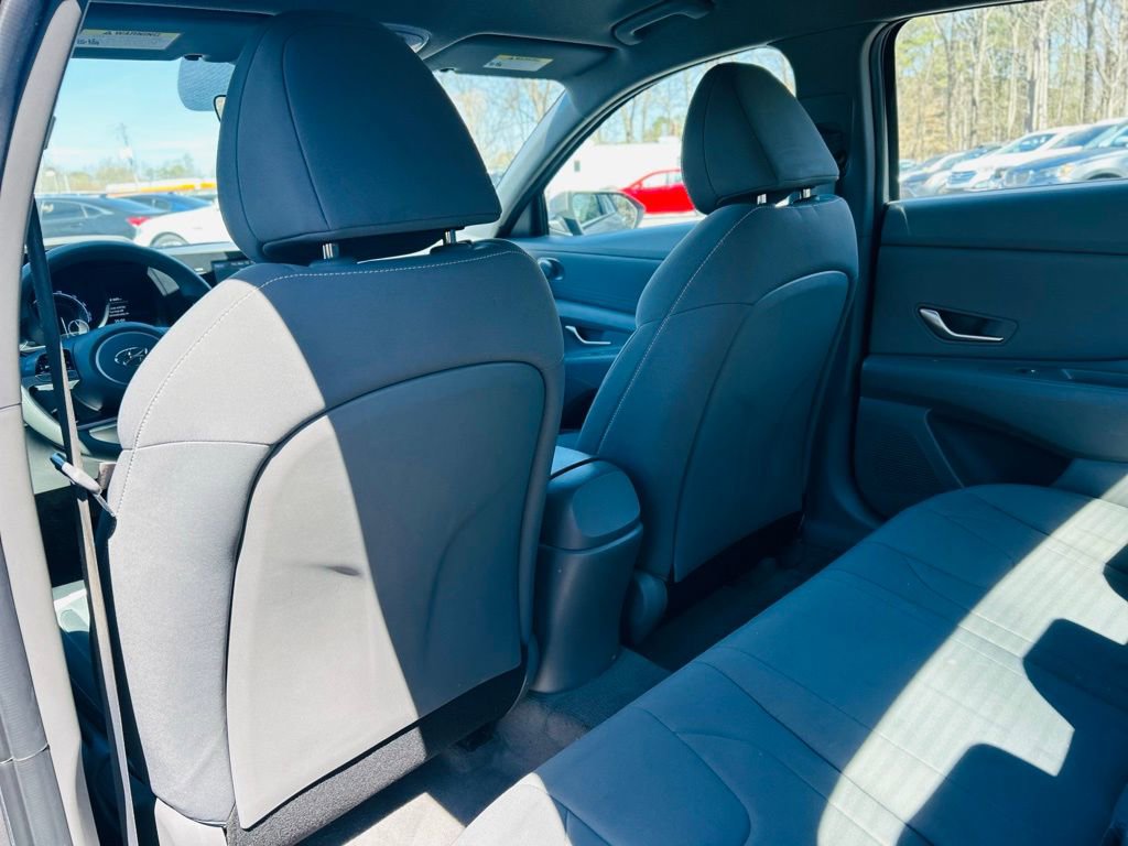 Used 2023 Hyundai Elantra Blue image 23