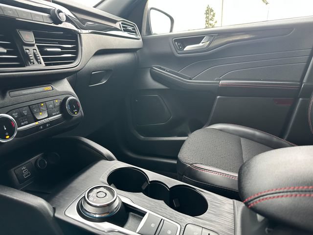 Used 2025 Ford Escape ST-Line AWD/4WD image 19