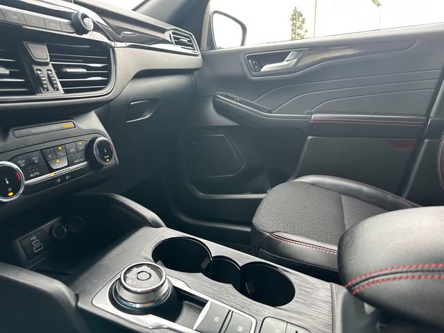 Used 2025 Ford Escape ST-Line image 19