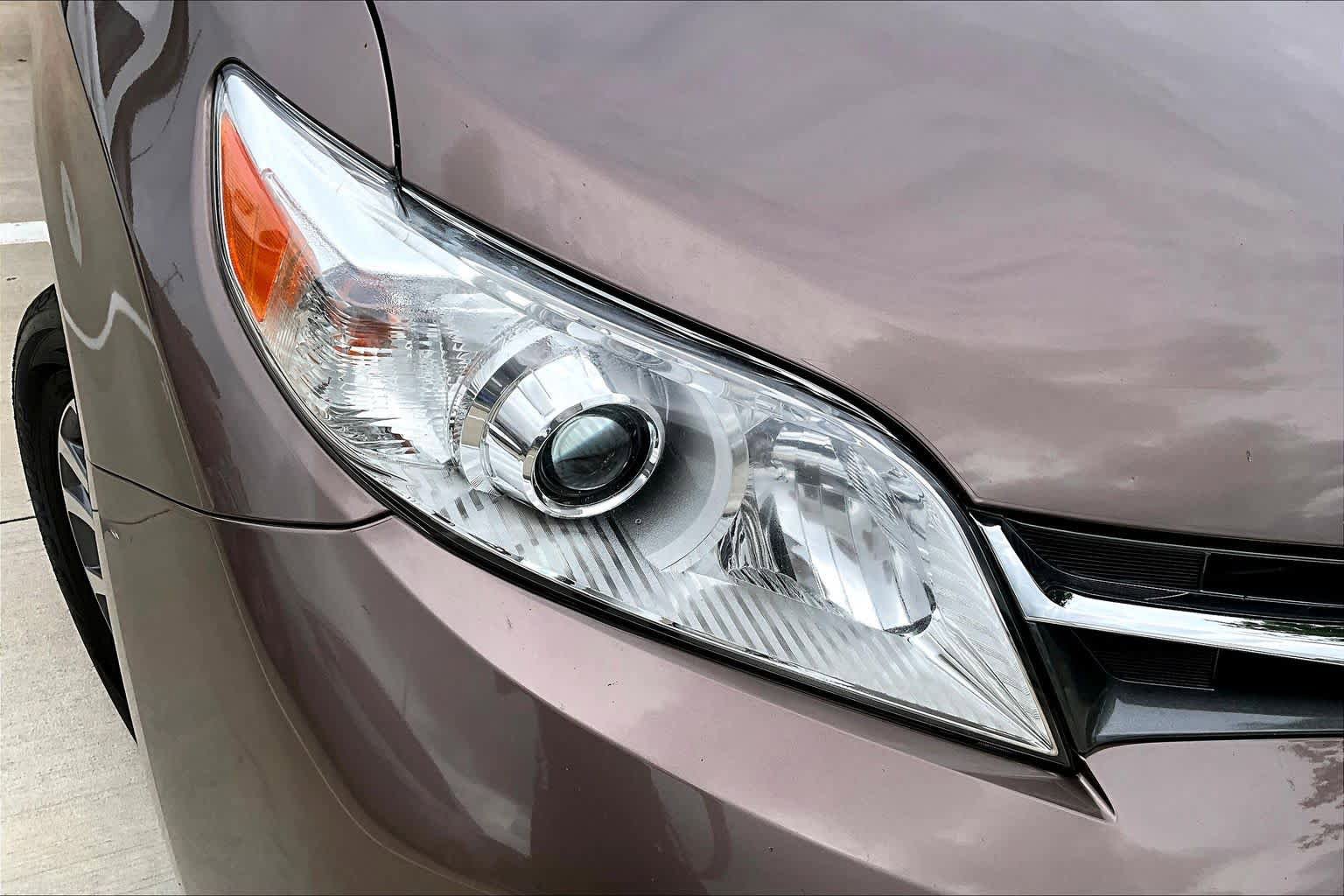 Used 2020 Toyota Sienna XLE Premium FWD image 27