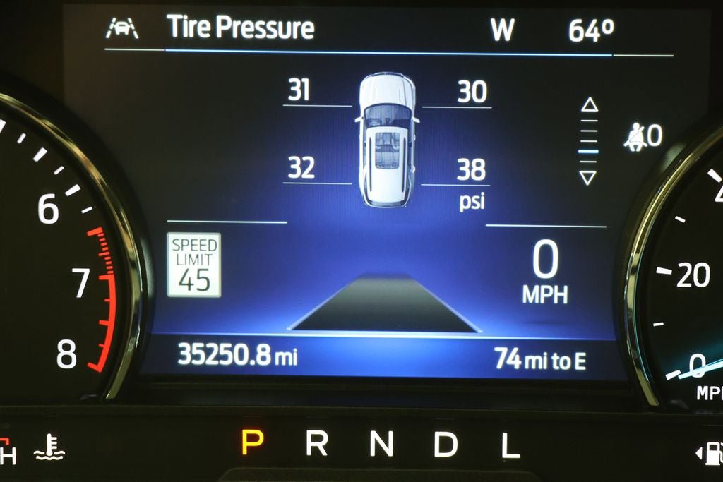 Used 2023 Ford Explorer XLT w/ Equipment Group 202A AWD/4WD image 18