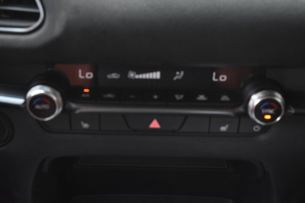 New 2025 MAZDA CX-30 Carbon image 30