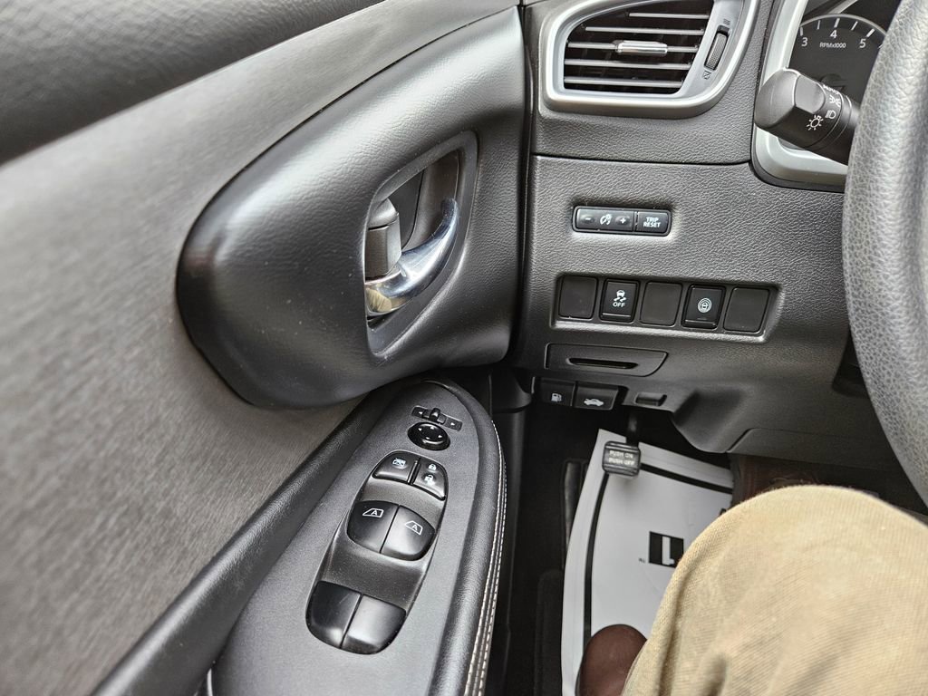 Used 2022 Nissan Murano S AWD/4WD image 13