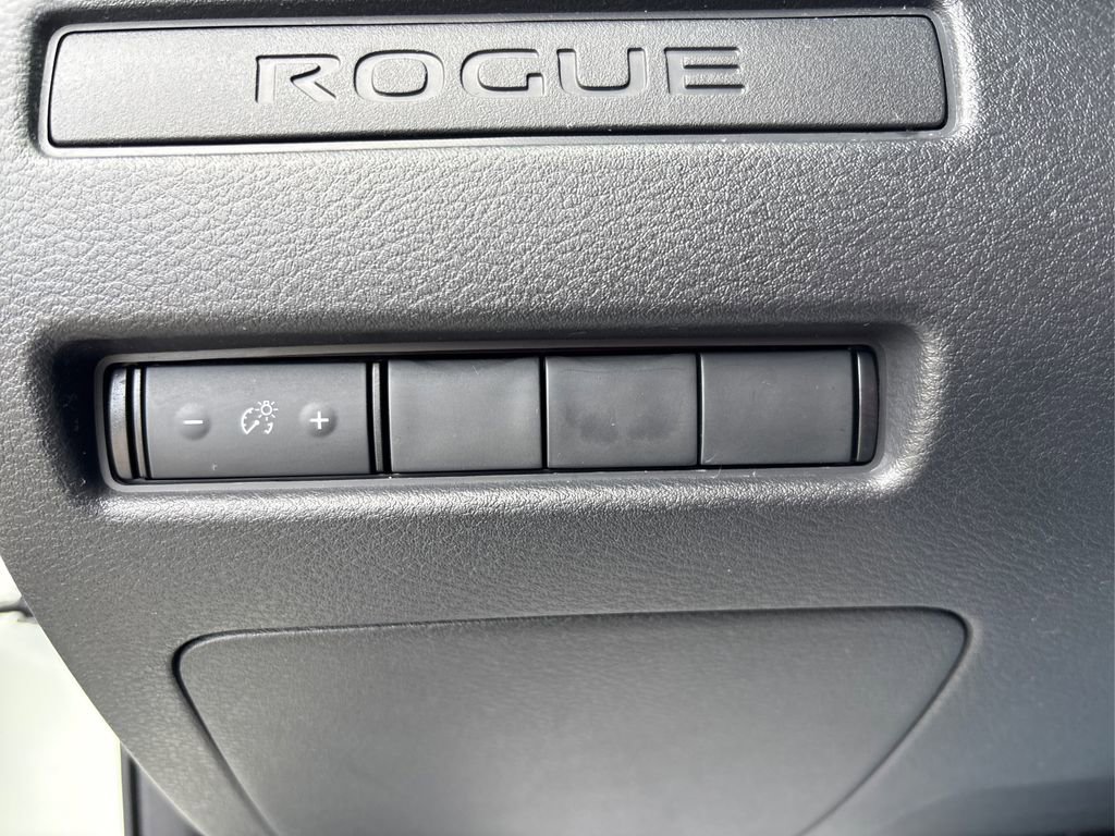 Used 2023 Nissan Rogue S AWD/4WD image 33