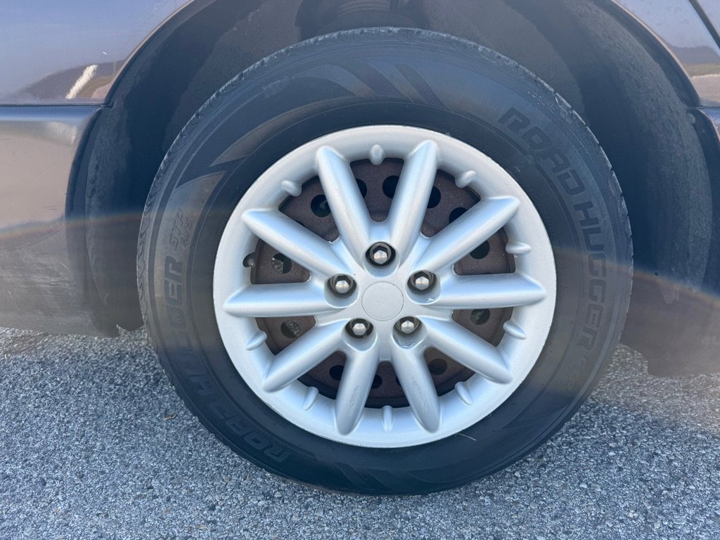 Used 2004 Chrysler Concorde LX image 19