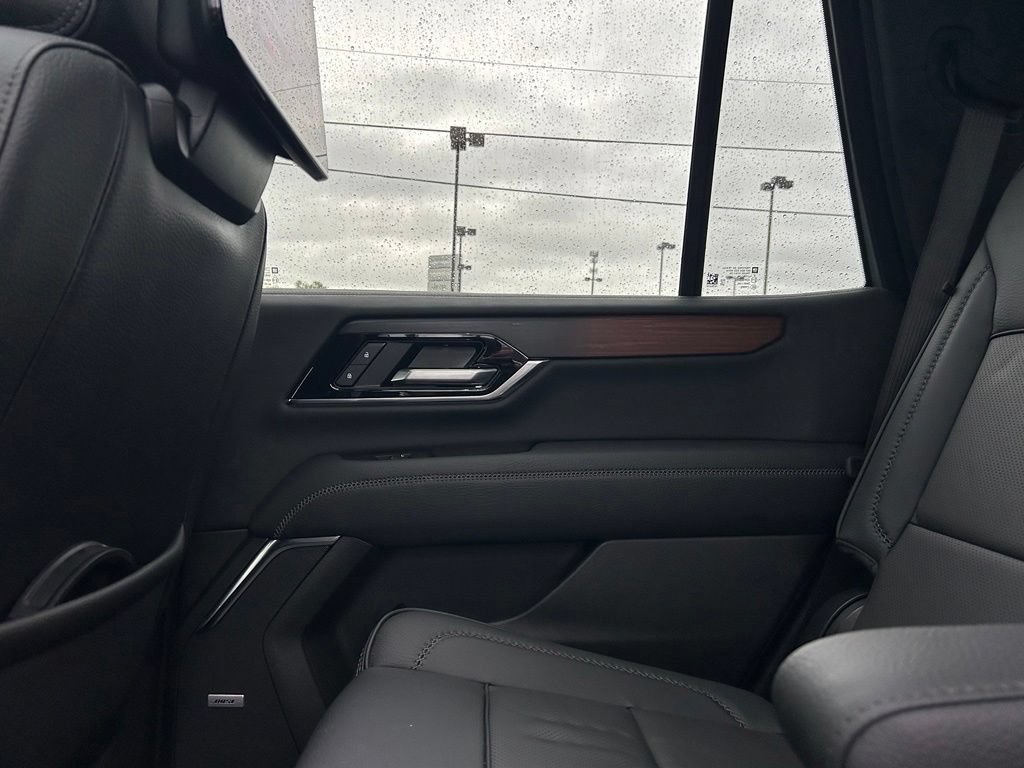 Used 2025 GMC Yukon Denali w/ Denali Reserve Package AWD/4WD image 28