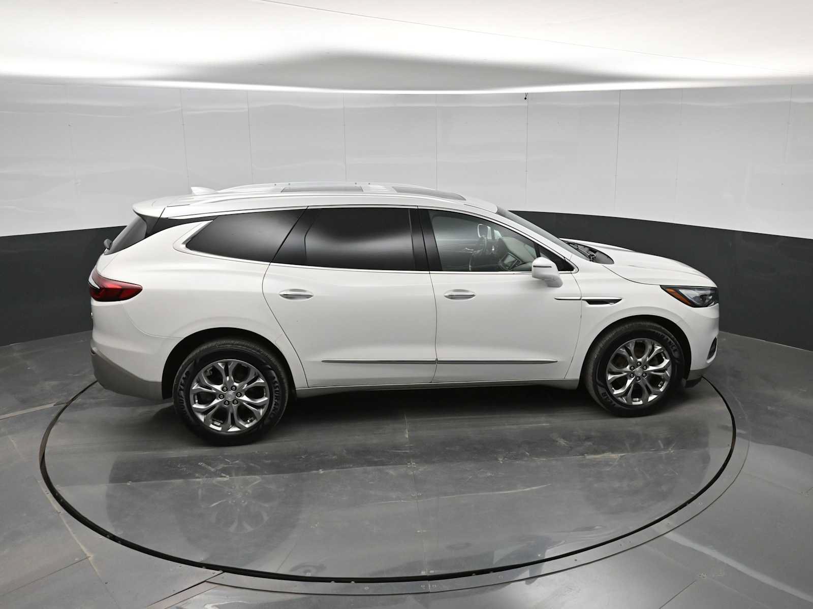 Used 2019 Buick Enclave Avenir w/ Avenir Technology Package AWD/4WD image 31