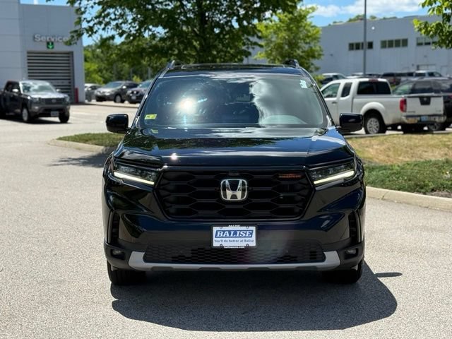 Used 2025 Honda Pilot TrailSport image 2