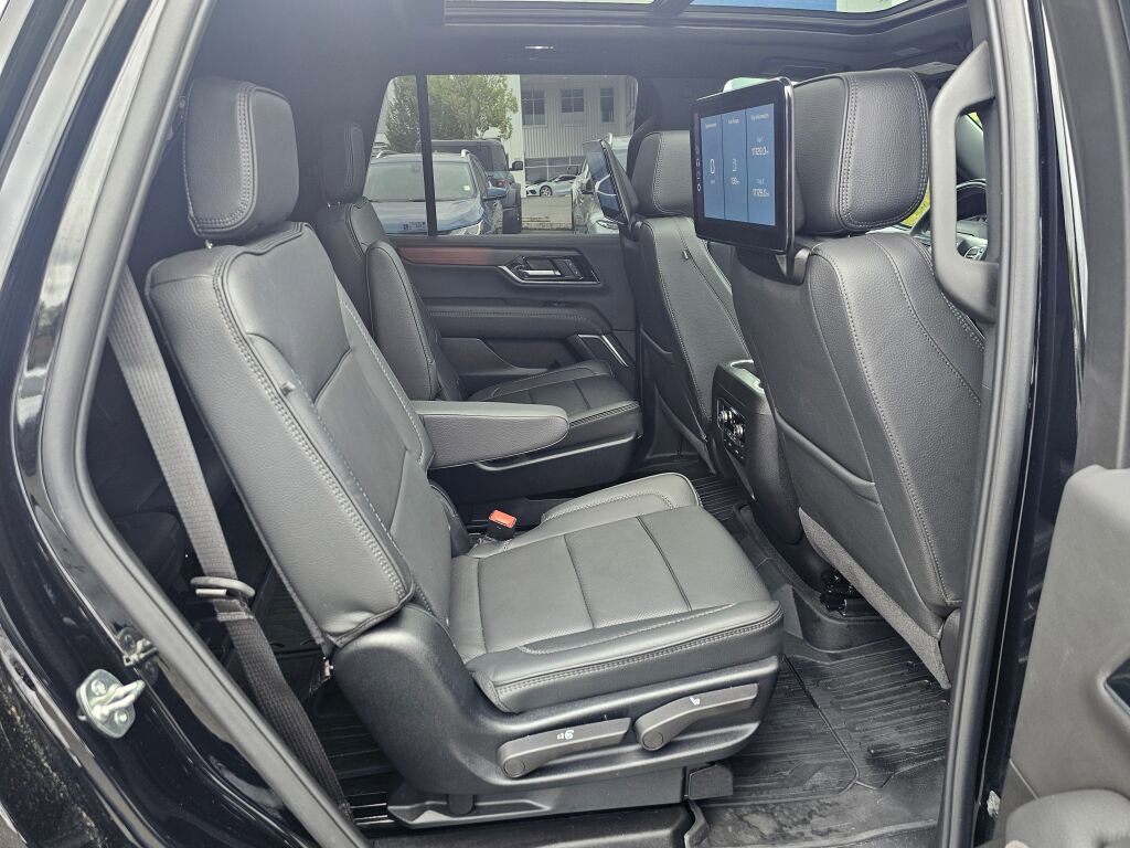 Used 2025 GMC Yukon Denali w/ Denali Reserve Package AWD/4WD image 29