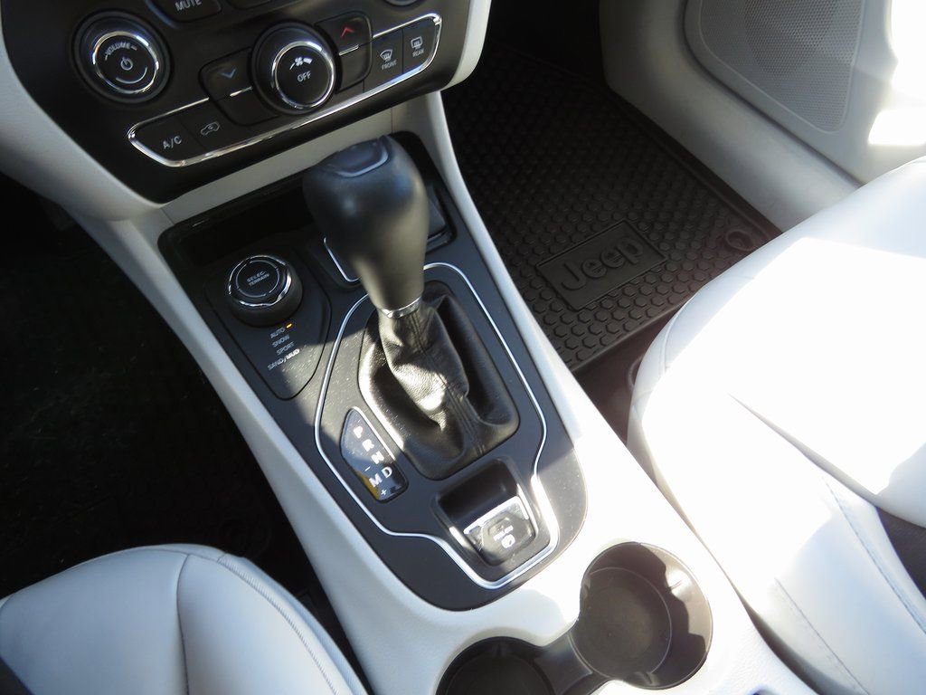 Used 2020 Jeep Cherokee Latitude Plus w/ Cold Weather Group image 23