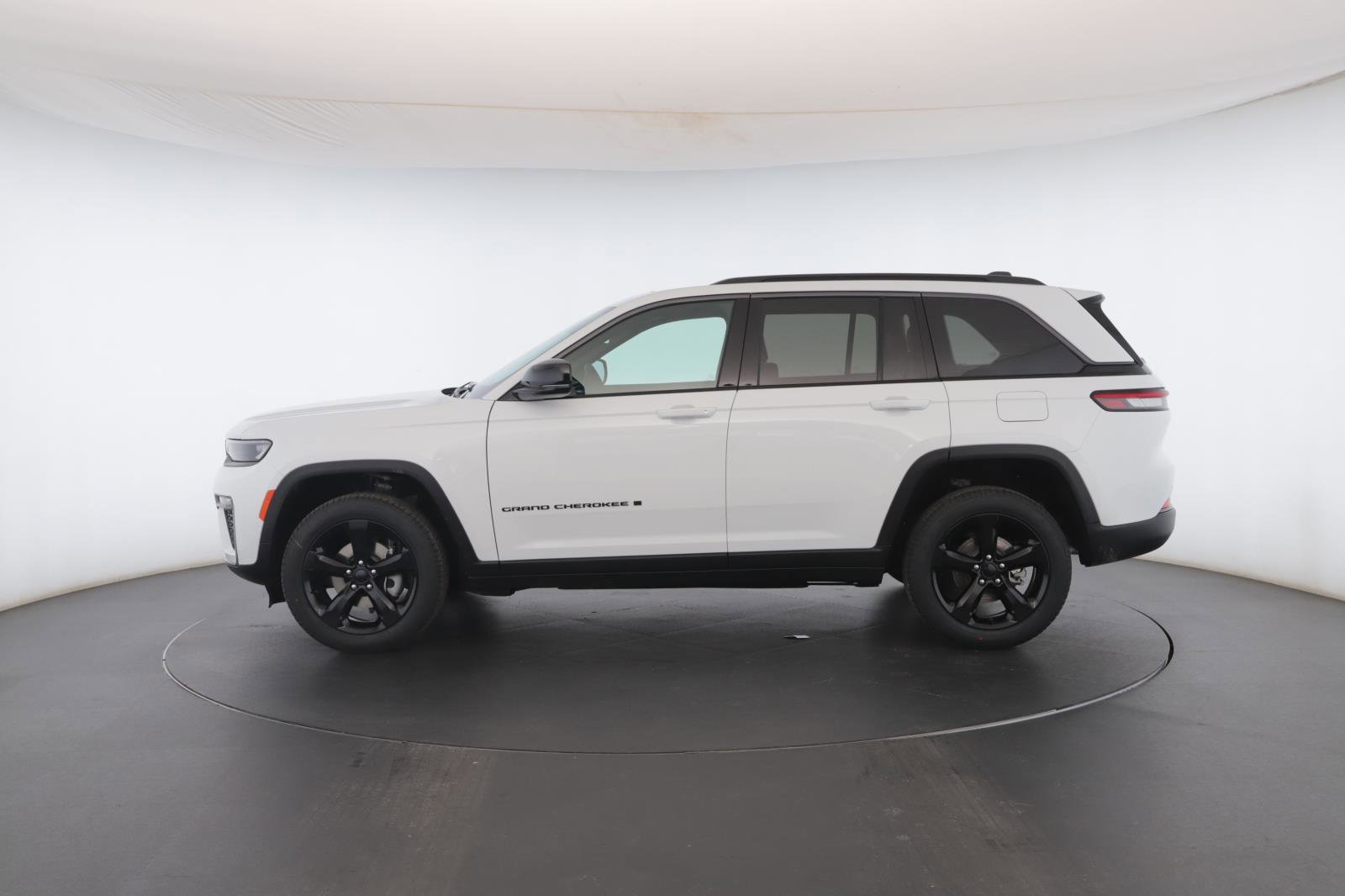 New 2026 Jeep Grand Cherokee Limited w/ Limited Altitude Package image 19