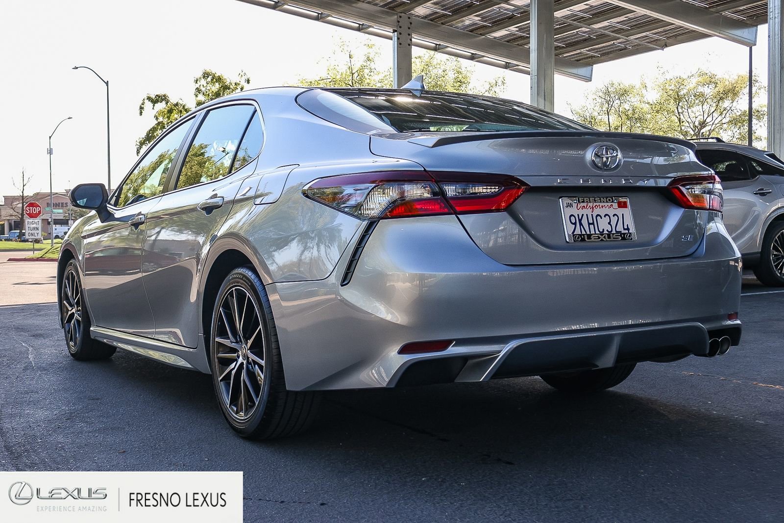 Used 2024 Toyota Camry SE image 4