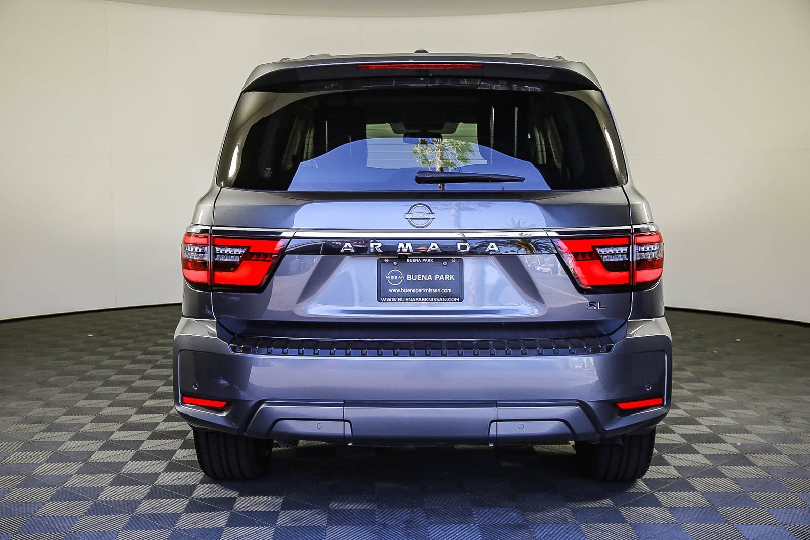 Used 2023 Nissan Armada SL w/ Captain's Chairs Package image 5