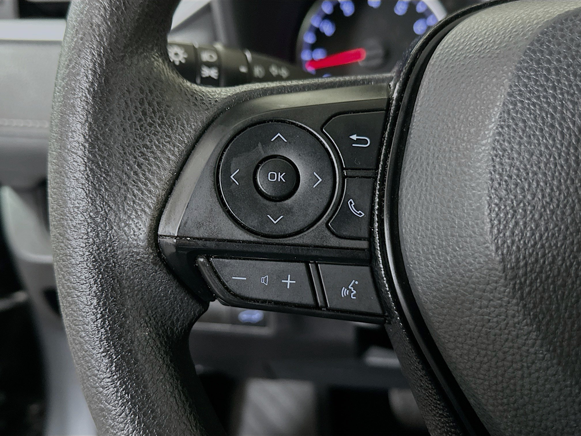 Used 2021 Toyota RAV4 XLE w/ Convenience Package FWD image 16