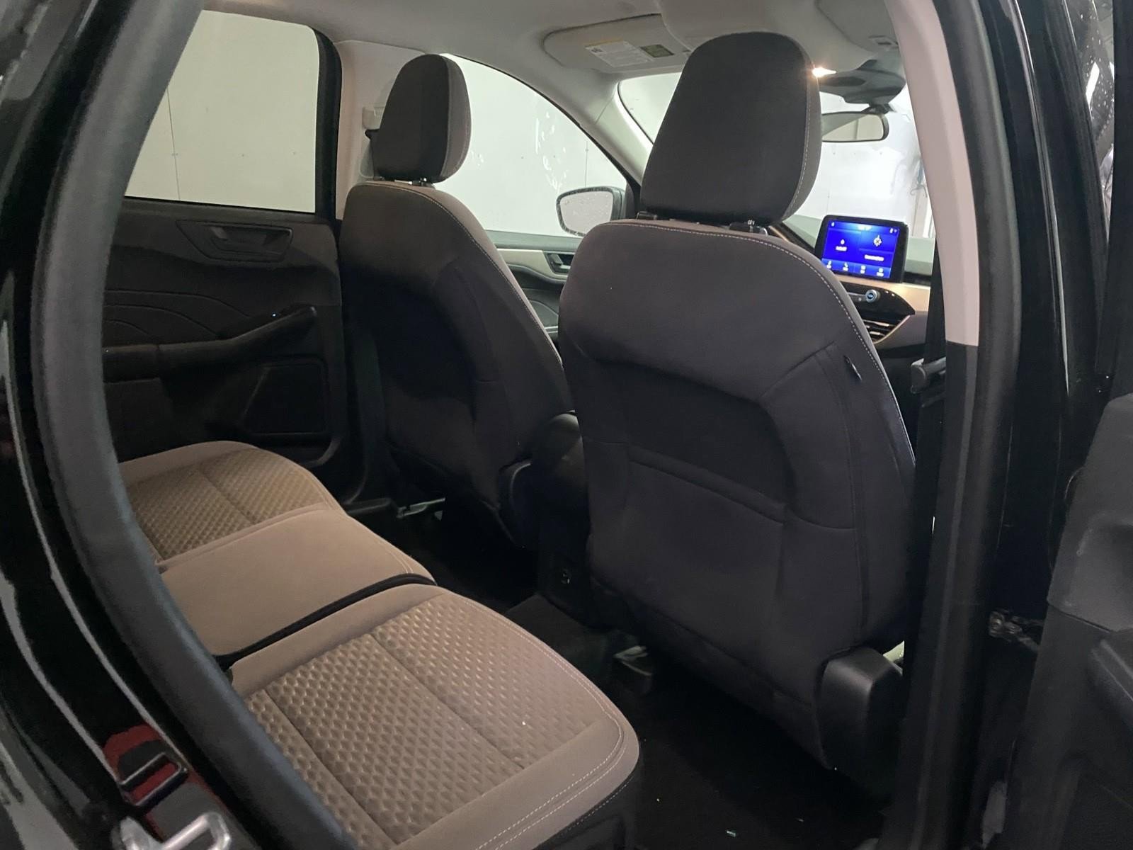 Used 2022 Ford Escape SE image 11