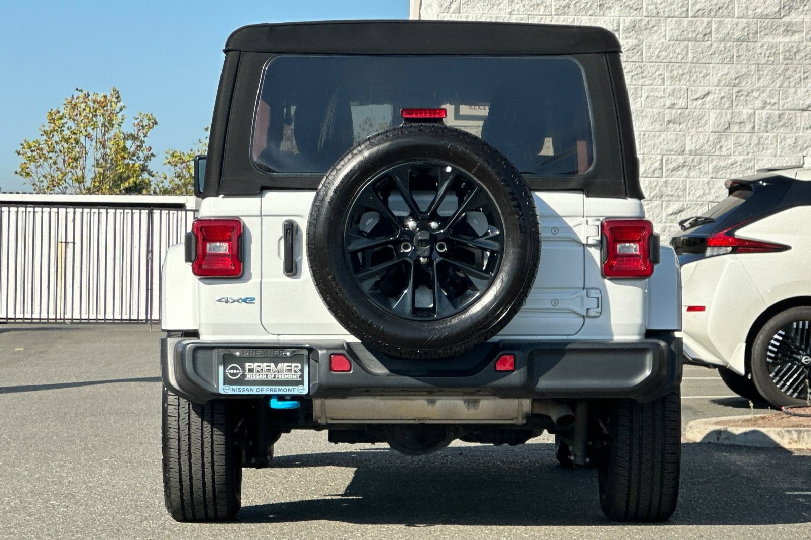 Used 2024 Jeep Wrangler Unlimited Sahara AWD/4WD image 5