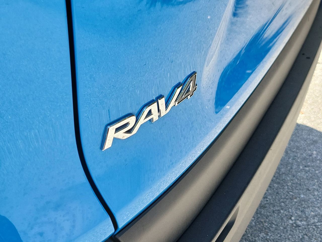 Used 2020 Toyota RAV4 LE FWD image 6