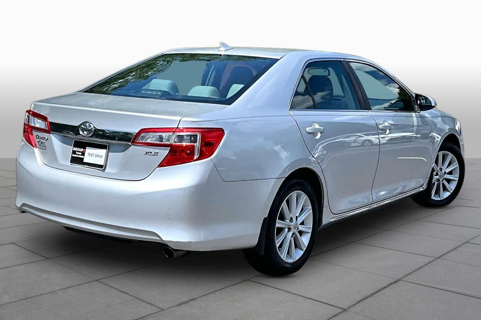 Used 2012 Toyota Camry XLE w/ Leather Pkg FWD image 13
