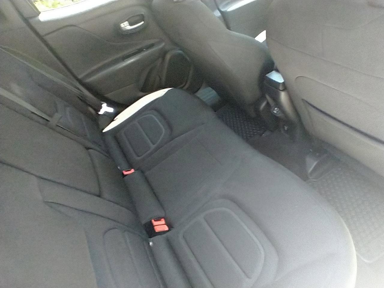 Used 2022 Jeep Renegade Latitude w/ Convenience Group image 12