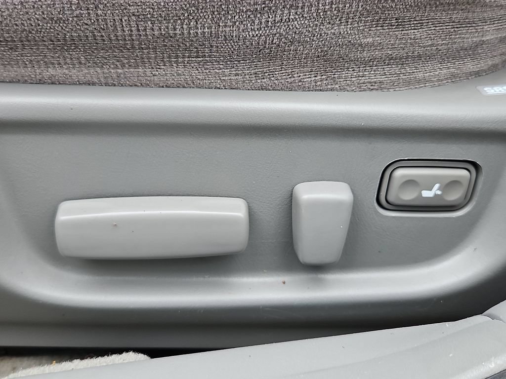 Used 2002 Toyota Avalon XL FWD image 24