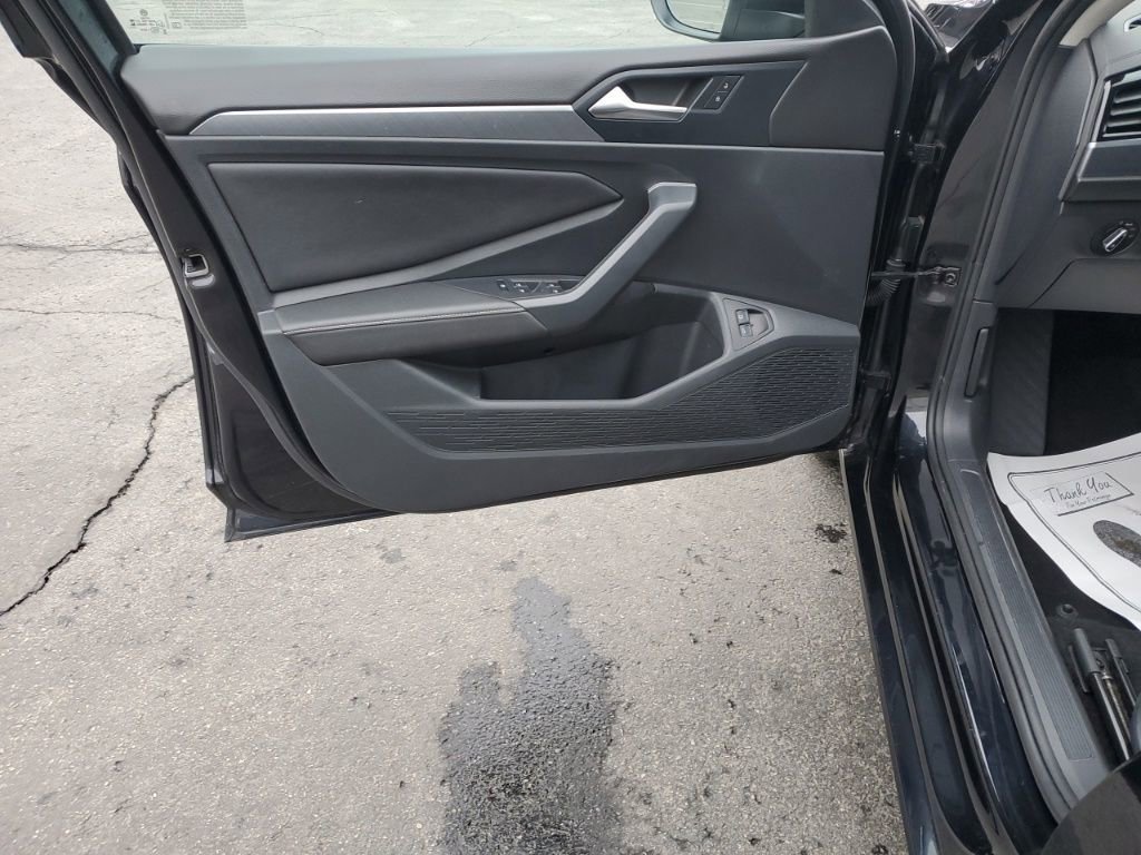 Used 2024 Volkswagen Jetta SE image 13