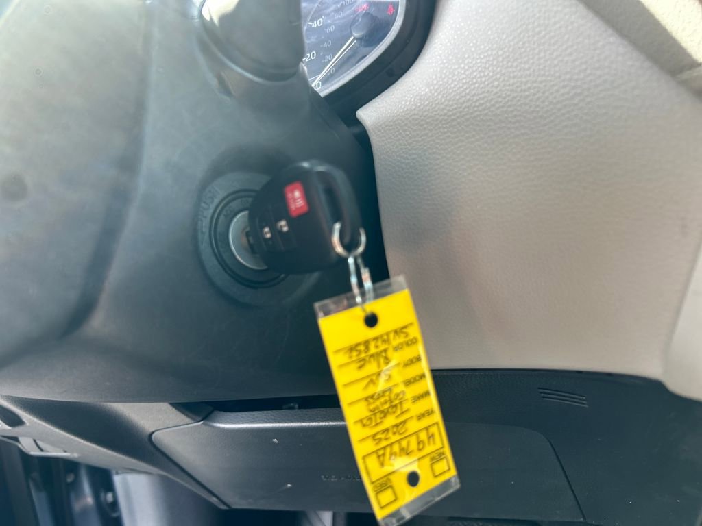 Certified 2025 Toyota Corolla Cross L FWD image 24