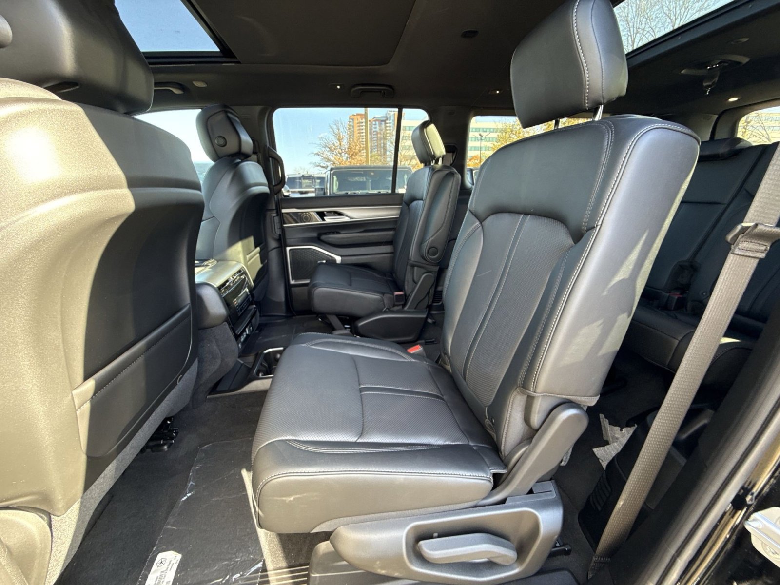 New 2025 Jeep Wagoneer L Series II image 25