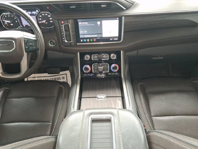 Used 2021 GMC Yukon XL Denali w/ Denali Premium Package AWD/4WD image 25