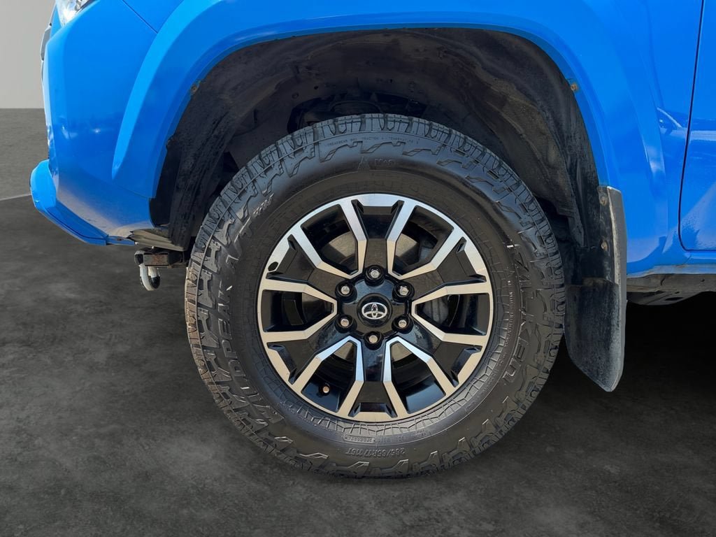 Used 2021 Toyota Tacoma TRD Sport AWD/4WD image 4