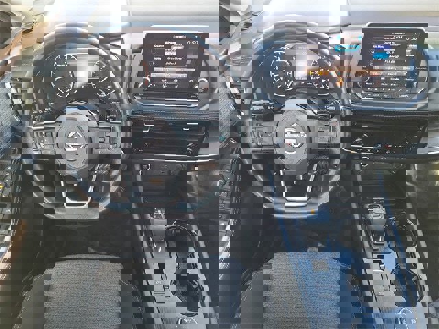 Used 2022 Nissan Rogue SV image 26