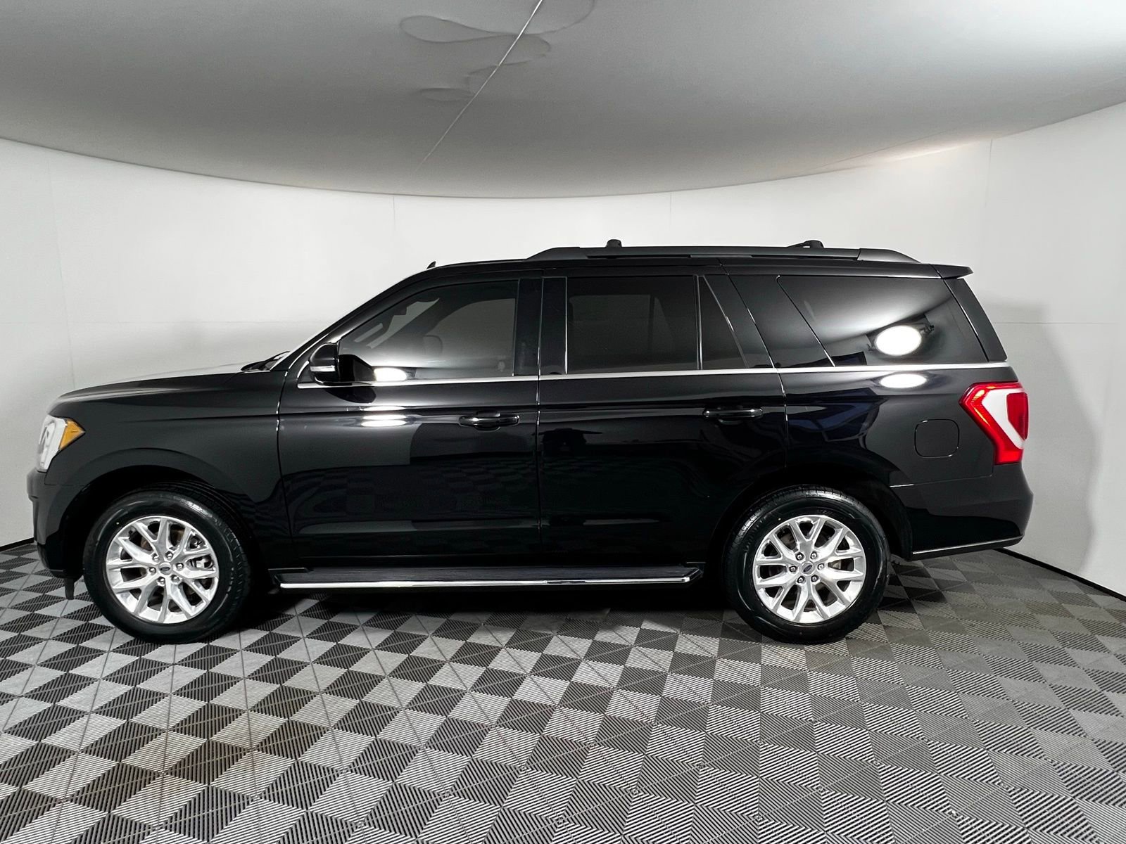 Used 2021 Ford Expedition XLT image 7