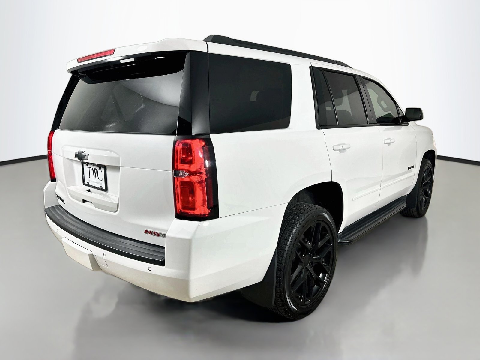Used 2019 Chevrolet Tahoe Premier w/ RST 6.2L Performance Edition AWD/4WD image 5