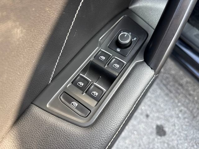 Used 2022 Volkswagen Tiguan SE w/ Panoramic Sunroof Package image 19