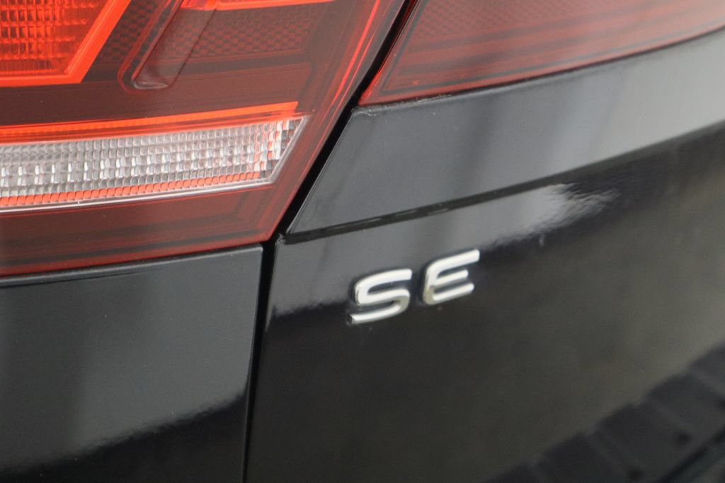 Used 2023 Volkswagen Tiguan SE R-Line FWD image 39