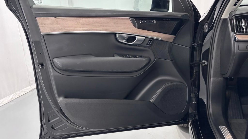 Certified 2026 Volvo XC90 B6 Plus AWD/4WD image 16