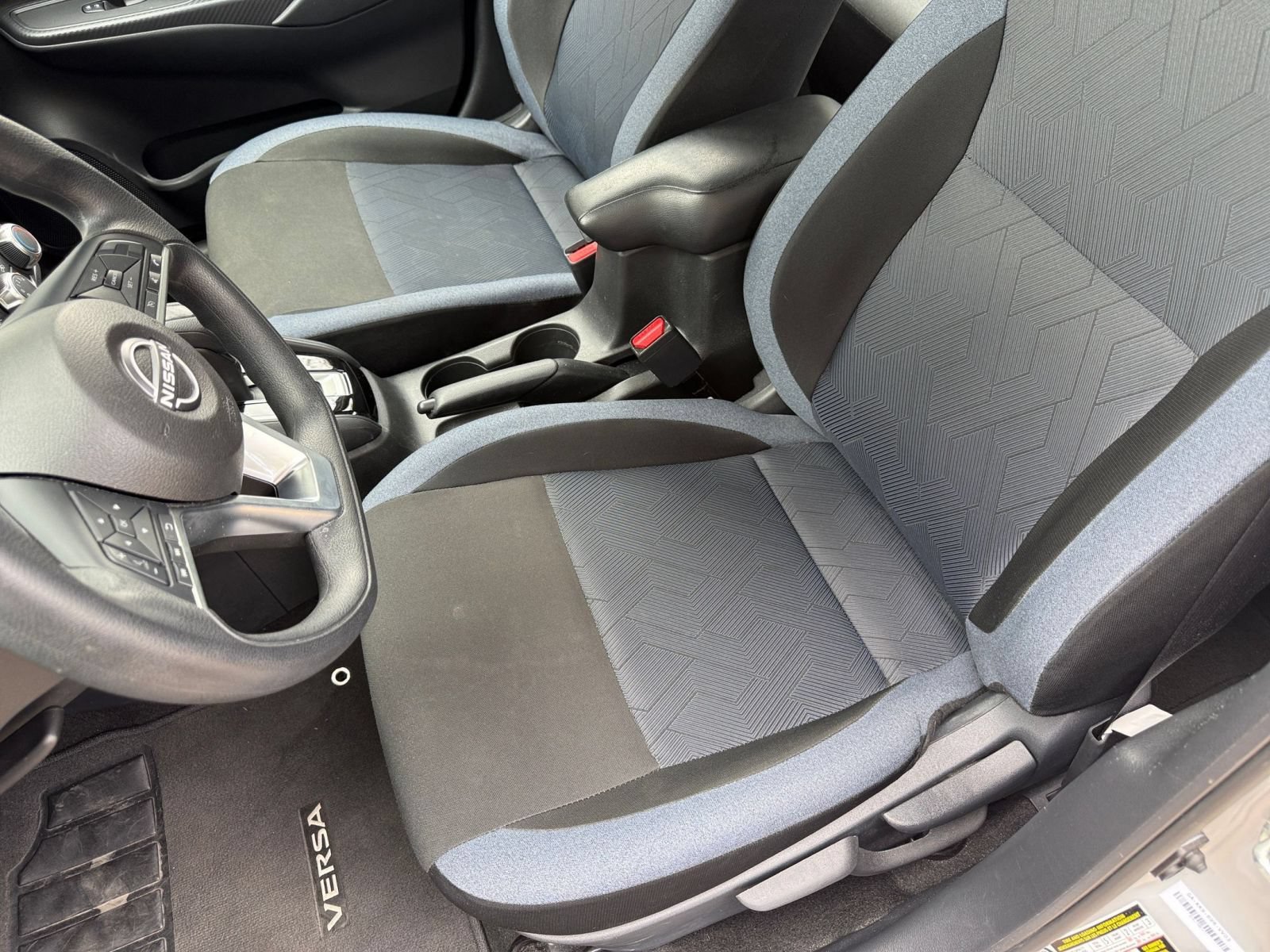 Used 2025 Nissan Versa SV FWD image 31