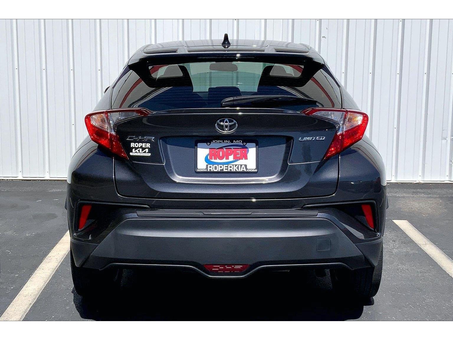 Used 2022 Toyota C-HR Limited FWD image 4