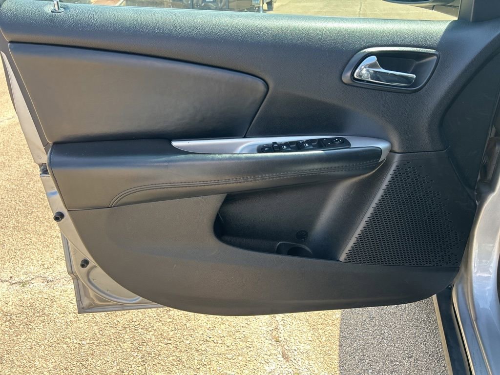 Used 2018 Dodge Journey SE w/ Blacktop Package FWD image 9