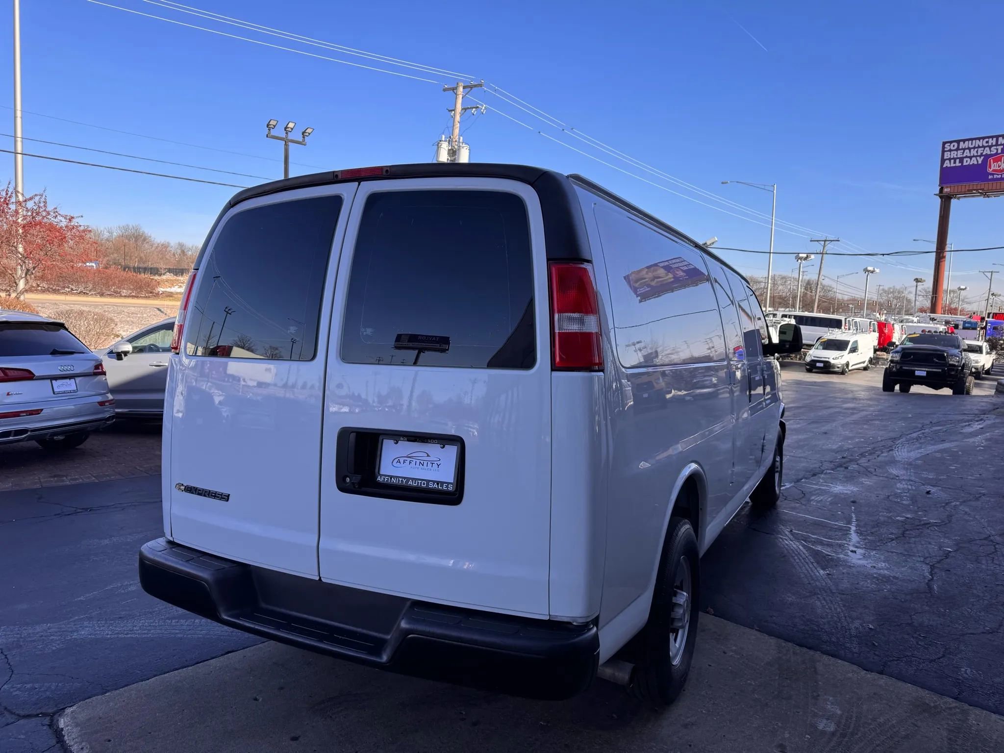 Used 2022 Chevrolet Express 2500 Extended w/ Driver Convenience Package image 5